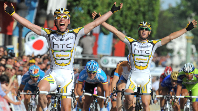 Mark Cavendish (front) and Australian Mark Renshaw celebrate after the final stage of the 2009 Tour de France. (Image: Getty)