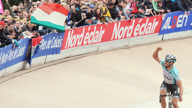 Tom Boonen salutes the crowd after winning Paris-Roubaix. (Getty Images)
