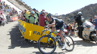 image Vasil Kiryienka of the Movistar team on his way to victory on the 20th stage of the Giro d'Italia (Image: Sirotti)