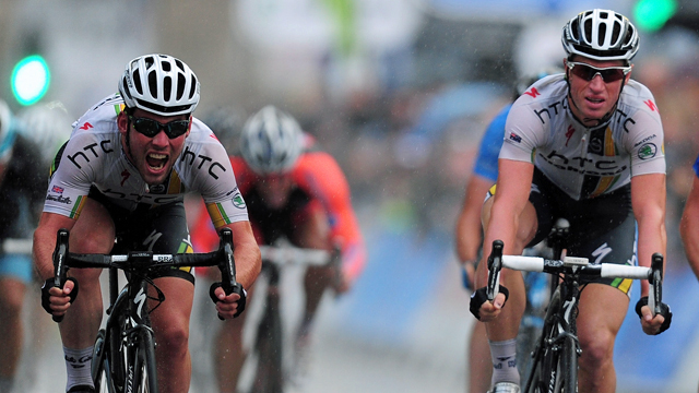 Mark Cavendish (L) and Mark Renshaw (R) finish off the final stage sprint at the Tour of Britain (Getty)