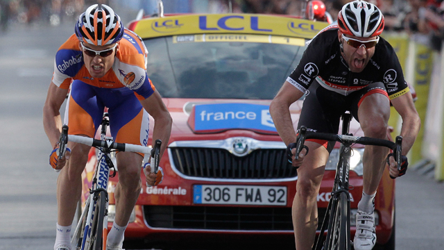 Veteran rider Jens Voigt (L) fight for the stage win with Luis Leon Sanchez (R) on the 5th stage of the Paris-Nice (AAP)