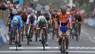 Rabobank's Oscar Freire winning the 2010 edition of the Milan SanRemo (Getty)