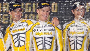 Michael Rogers (C) on the podium with Team Columbia (Getty)