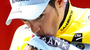 Alberto Conatdor wipes his lips after a particularly tasty meal at the Volta ao Algarve (AAP)
