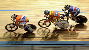 Dutch rider Marianne Vos leads the field during the women's omnium 20 km points race (AAP)