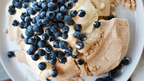 Spring pavlova