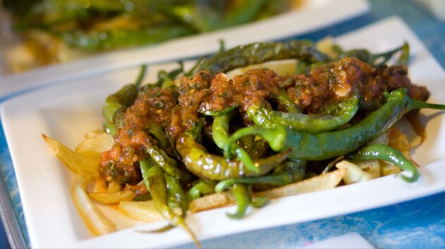 Fried potatoes and chillies (kizartma)