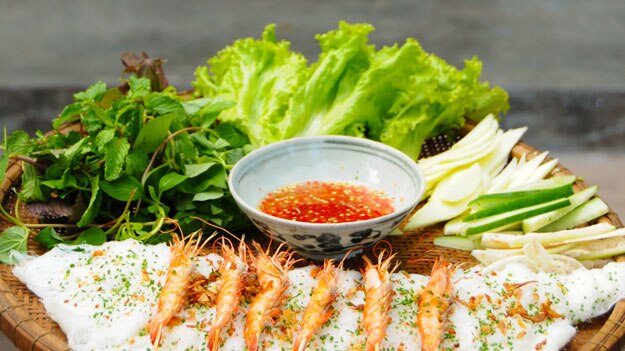Fine noodles with green prawns