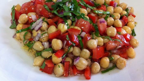Summer chickpea salad