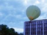 Hot air balloon hits treasury building