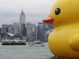 Rubber duck deflated in Hong Kong harbour