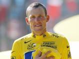 'Don't cry for me', says defiant Armstrong