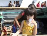 Asylum seekers coaxed off boat in Bali
