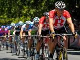 Thousands join Armstrong for a charity ride