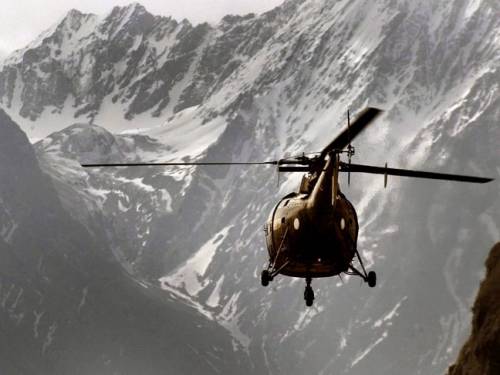 A Pakistani Army helicopter flying in the outskirts of Skardu, near the Siachen Glacier. (AAP)