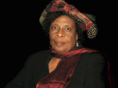 Sekai Holland wins Sydney Peace Prize for her activism in Zimbawe (Sydney Peace Foundation).
