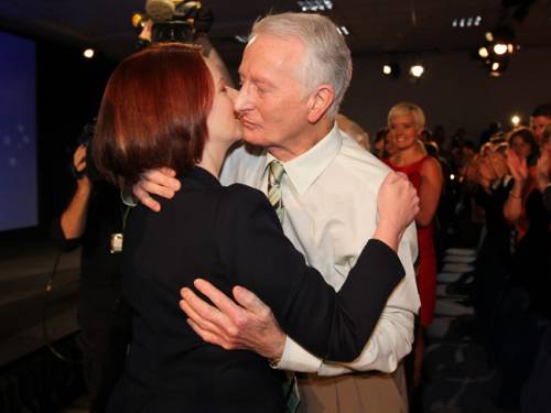 Prime Minister Julia Gillard embracing her father John after launching the Australian Labor Party campaign at the Convention Centre in Brisbane in 2010. (File: AAP)