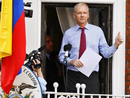Ecuador is considering asking Britain to authorise the transfer of WikiLeaks founder Julian Assange to its embassy in Sweden. (SBS)