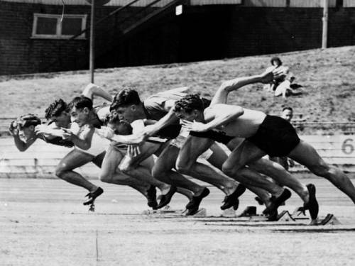 Australian Olympic sprinter John Treloar (second from right) has died aged 84. (Getty Images)