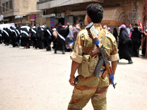 A Yemeni soldier watches female anti-government protesters marching to demand an immediate end of the 32-year regime of Yemeni President Ali Abdullah Saleh, in Sana'a, Yemen. (File: AP)