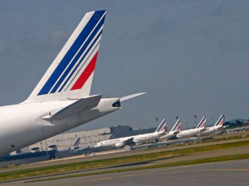 An Air France spokesman explained on Friday that the crew inquired about passenger cash only as a