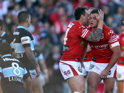Cronulla have continued their run of poor form, going down to St George Illawarra 18-10. (AAP)