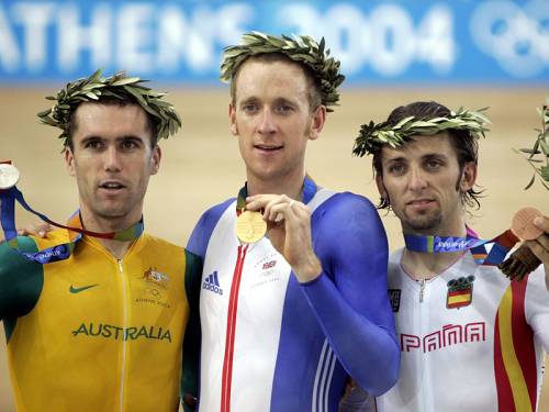 Tour de France race leader Brad Wiggins (C) says he's coming to grips with speculation about doping. (AAP)