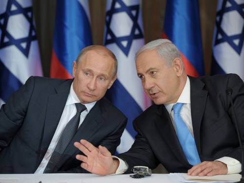 Israel has urged Russian president Vladimir Putin (L) to pressure Iran to curb its nuclear program. (AAP)