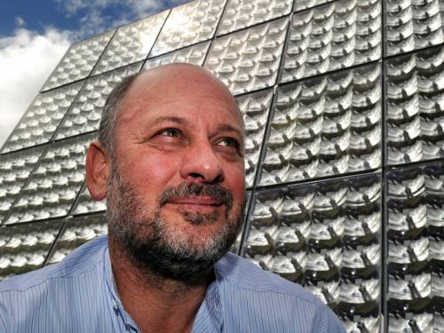 Tim Flannery says it's too early to say whether the Qld premier is taking global warming seriously. (AAP)