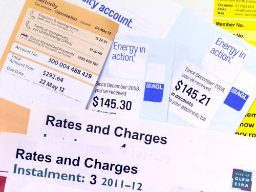 Energy retailers say consumers won't see instant cuts in their bills if the carbon tax is abolished. (AAP)