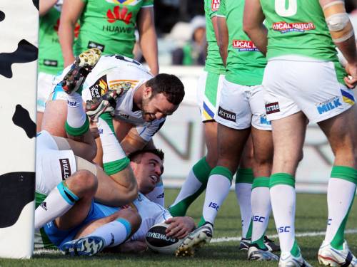 Gold Coast have finals in their sights after a devastating 38-26 NRL victory over Canberra. (AAP)