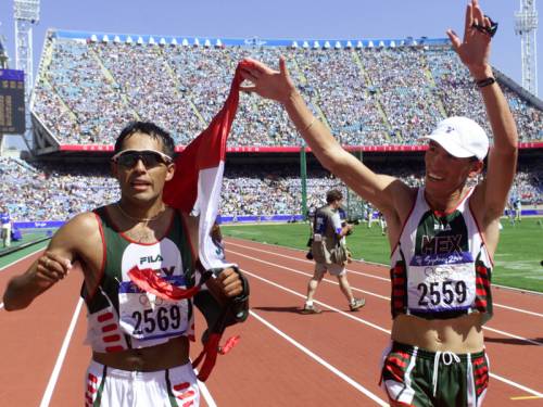Mexican athlete Noe Hernandez (R) has been seriously wounded in a shooting near Mexico City. (AAP)
