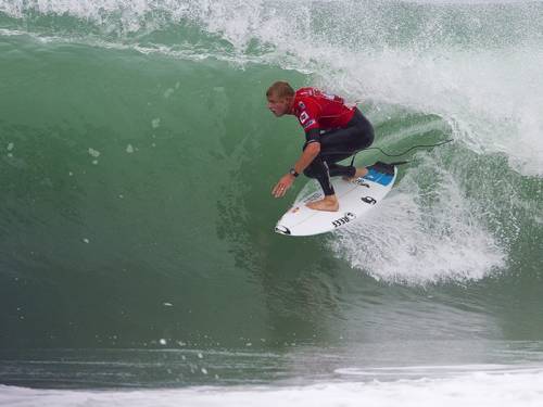 Australian Mick Fanning has been eliminated from the ASP event in France after breaking his board. (AAP)