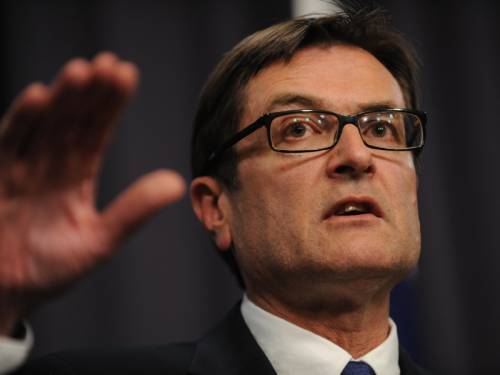 Federal minister Greg Combet says people want politicians to stop the name-calling. (AAP)