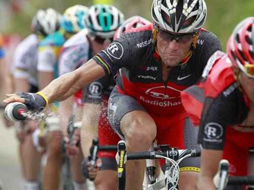 Disgraced US cyclist Lance Armstrong (pic) has agreed to a televised interview with Oprah Winfrey. (AAP)