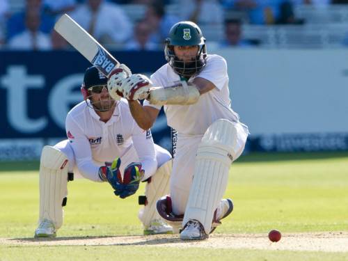 Hashim Amla scored an unbeaten half-century as South Africa defied England to reach 3-145. (AAP)