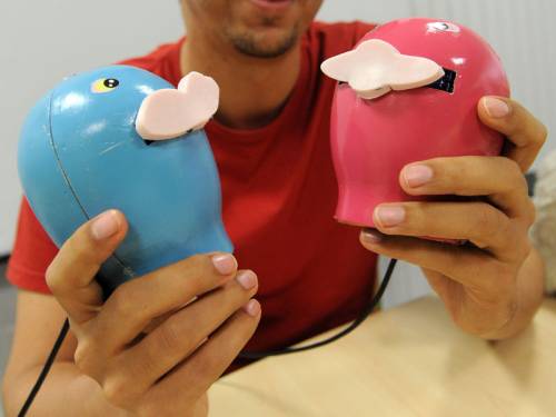 A robotics professor has developed a device that allows couples to kiss long-distance over the net. (AAP)