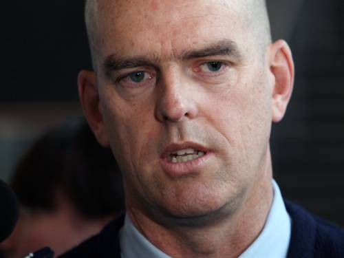 An ombudsman report has cleared former Victorian top cop Simon Overland of corrupt conduct. (AAP)