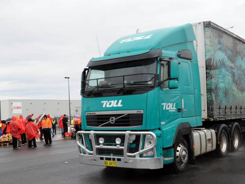 Striking Coles warehouse workers have been threatened with legal action by transport company Toll. (AAP)
