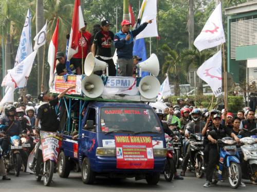 Indonesian unions say over two million factory workers have gone on strike across the country. (AAP)