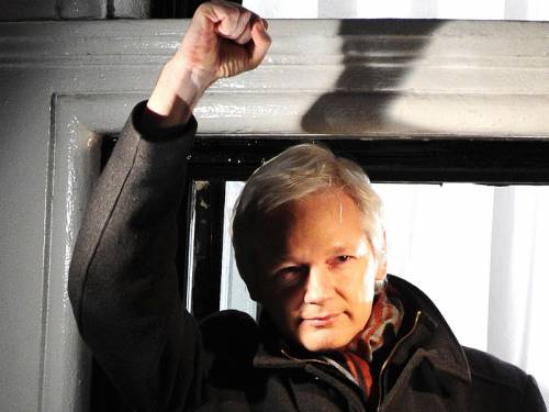 WikiLeaks founder Julian Assange will run for a Senate seat, a tweet from the infamous website says. (AAP)