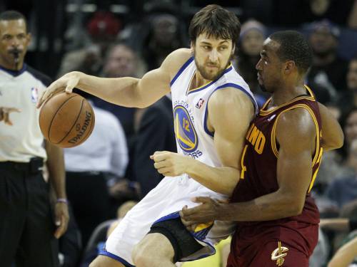 Australian Andrew Bogut (L) has vowed to return to the court to play for the Golden State Warriors. (AAP)