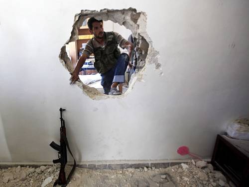 A Syrian warplane has bombed a small town partially controlled by anti-regime fighters. (AAP)