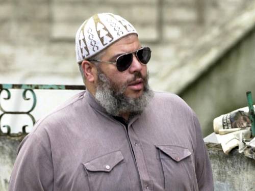 Radical Islamist preacher Abu Hamza al-Masri is on his way from Britain to the US. (AAP)