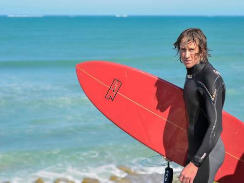 WA authorities are continuing to hunt for a shark which killed a surfer off the southwest coast. (AAP)
