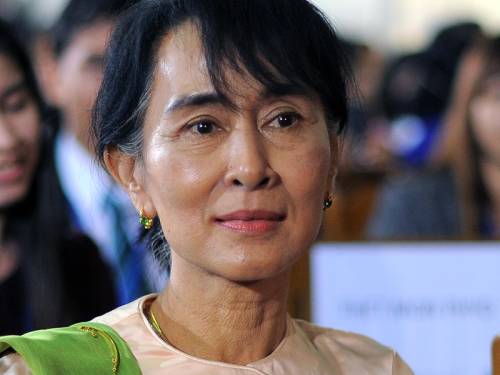 Burma's opposition leader Aung San Suu Kyi has called for her once-banned party to unify. (AAP)