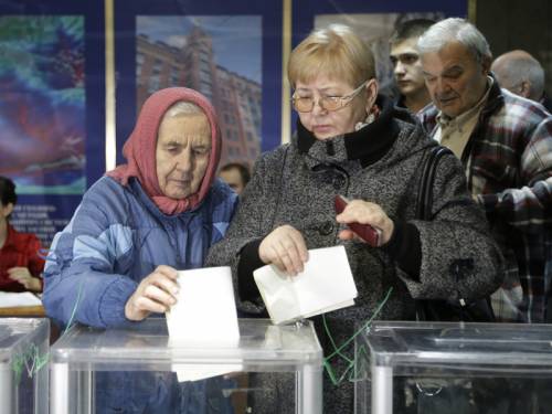Ukraine's ruling party is facing a strong election challenge from the party of the jailed ex-PM. (AAP)