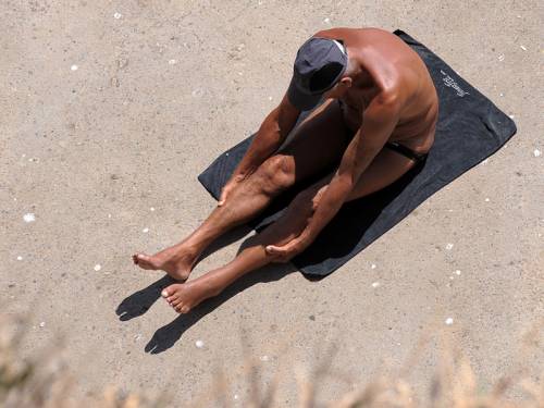 Sydney has recorded its hottest day on record as the mercury hit 45.8C at 2:55 pm (AEDT). (AAP)