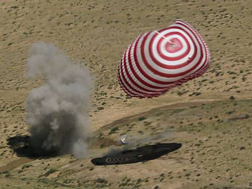 A Chinese space capsule with three astronauts aboard has returned to Earth after a 13-day mission. (AAP)