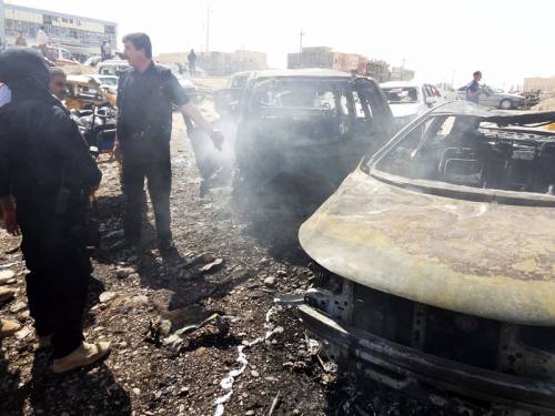 Three bomb attacks in a northern Iraqi city have killed eight civilians and injured 70 others. (AAP)
